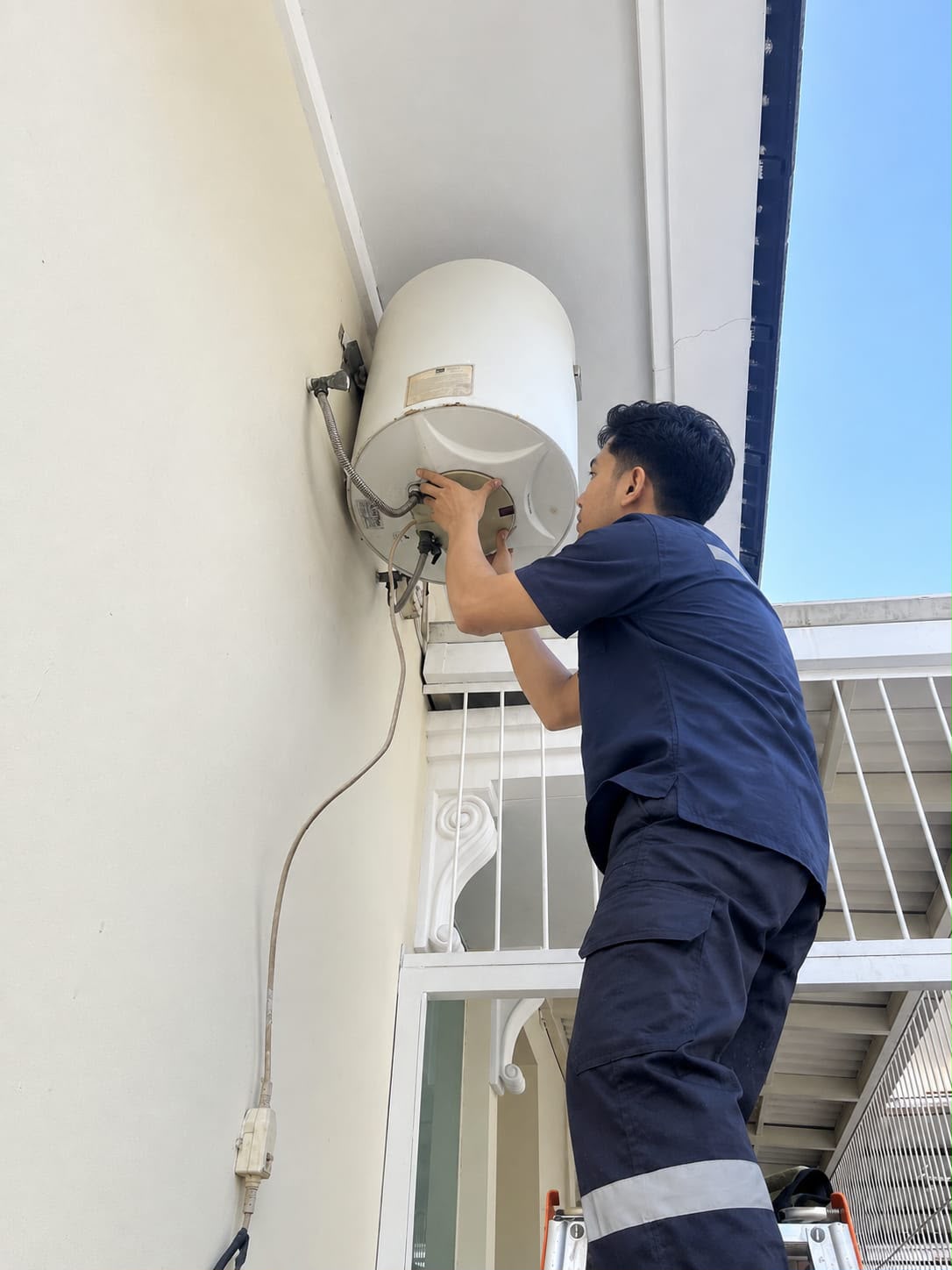Penggantian elemen pemanas water heater Ariston